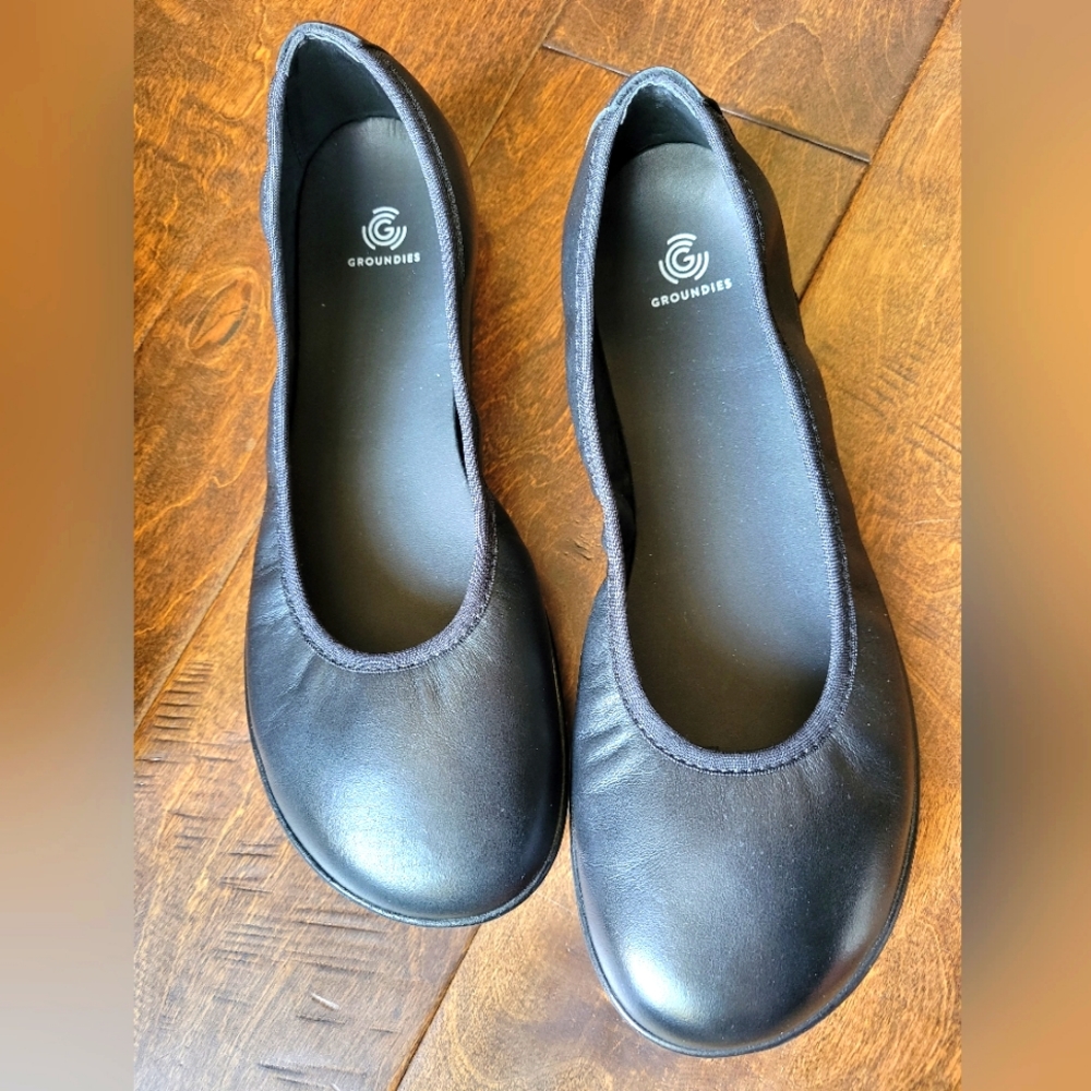 Groundies Women's Black Flats
